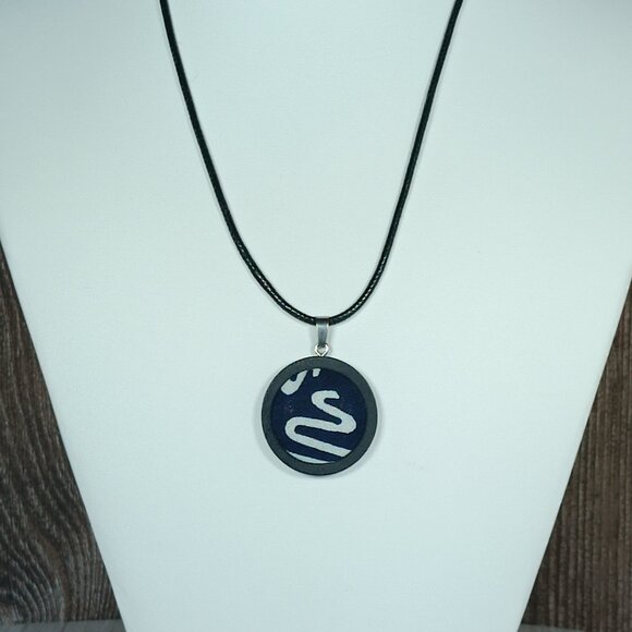 "Had" UNESCO Heritage "Modrotlač" Blueprint Wood Necklace - Artisan Crafted - Picture 2 of 6